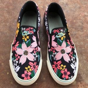 🌸Nike Slip-on Sneakers 🌺